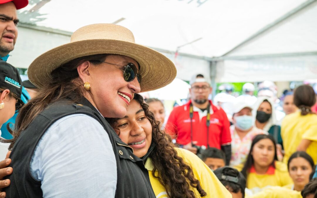Presidenta Xiomara Castro lanza el programa becas solidarias, con 100 mil becas para niñas, niños y jóvenes en el 2023